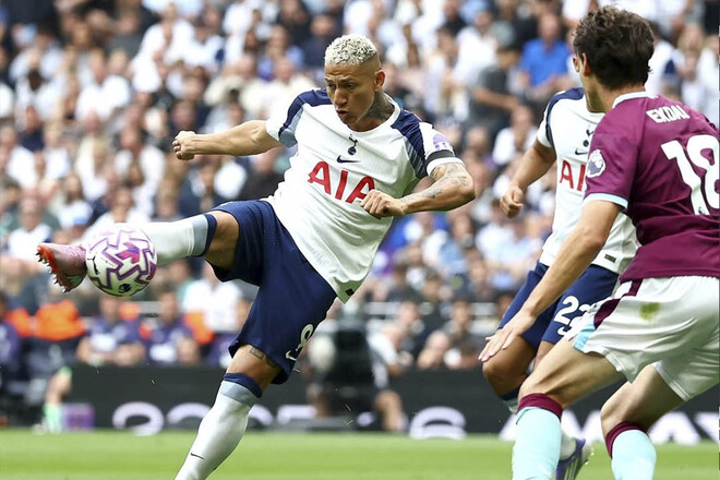 ФОТО. Ришарлисон сравнил себя с легендой футбола. Вышло комично