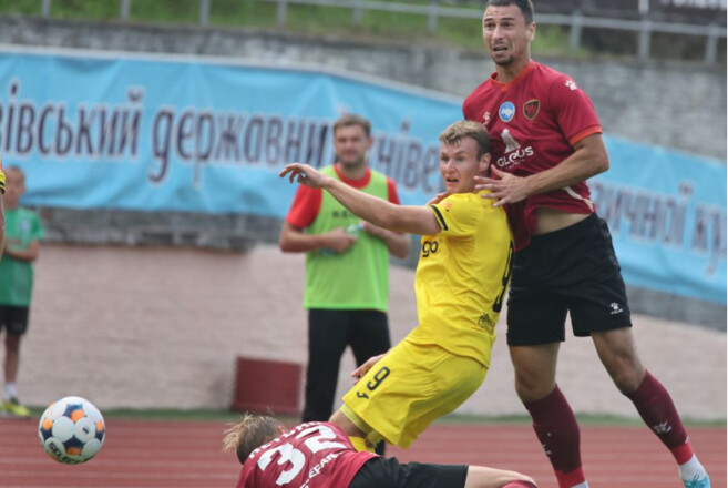 Прикарпаття та Чернігів проводять матч Першої ліги. Стартові склади