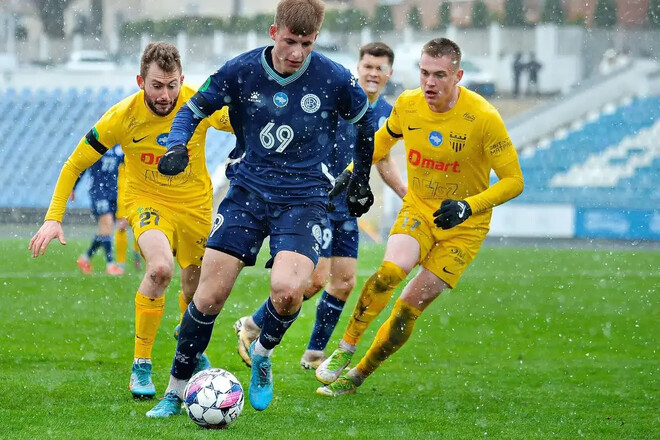 ФОТО. Игроки Кудровки поддержали партнера, который получил ужасную травму