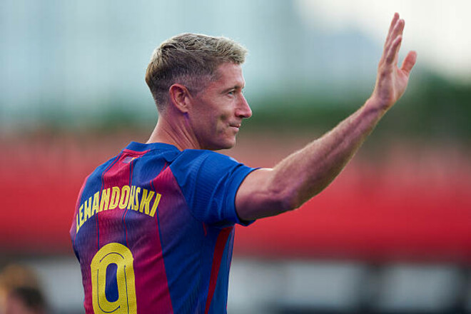 Тренировался с мячом. Левандовски вернулся к Барселоне