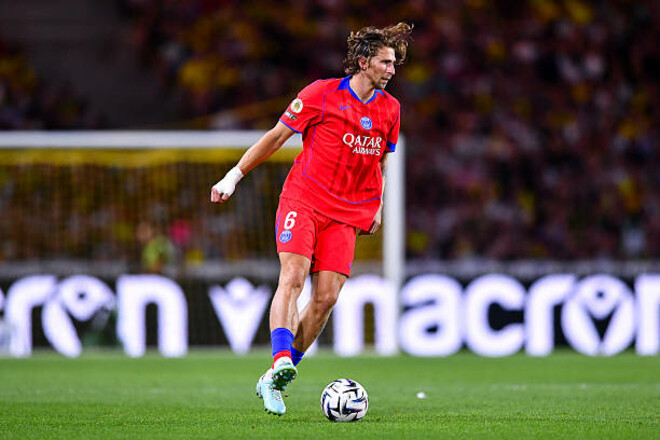 Забарний успішно дебютував. ПСЖ здобув гостьову перемогу над Нантом