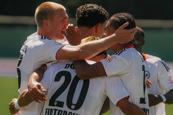 Кубок Німеччини. Айнтрахт забив 5 голів, Кайзерслаутерн завантажив 7 м'ячів