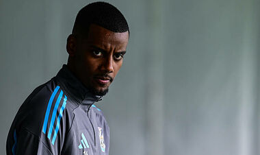 Легендарный нападающий уничтожил Исака за бойкот поединков Ньюкасла