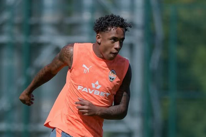 ФОТО. Лідер Шахтаря повернувся до тренувань з командою