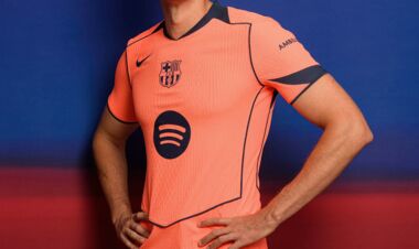 ВИДЕО. Барселона представила третий комплект формы на сезон 2025/26