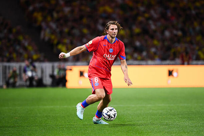 «Время Маркиньоса прошло». Реакция фанов на дебют Ильи Забарного в ПСЖ