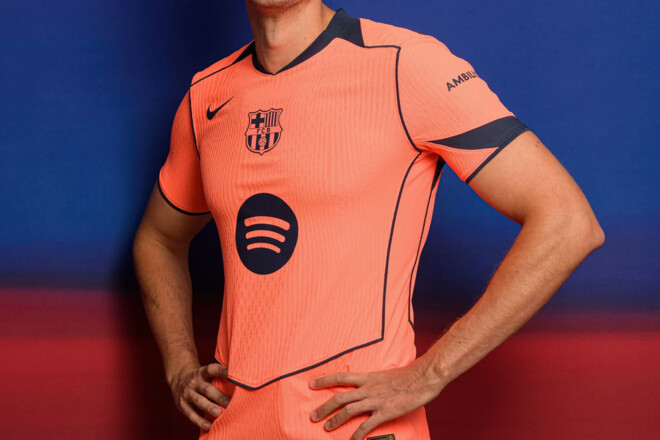 ВИДЕО. Барселона представила третий комплект формы на сезон 2025/26