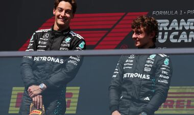 Мерседес: «Є безліч причин, чому ми ще не оголосили склад пілотів на 2026»