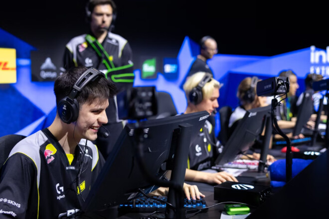 NAVI – 3DMAX. Esports World Cup. Плей-офф. Смотреть онлайн. LIVE трансляция