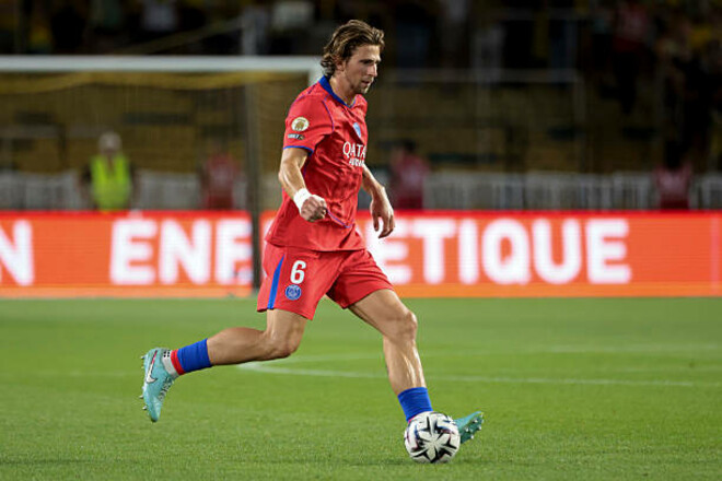 Стало відомо, який футболіст допомагає Забарному адаптуватися в ПСЖ