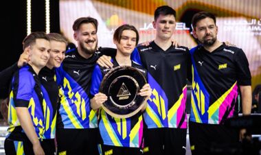 ФОТО. Кубок Esports World Cup украсили надписью на украинском языке