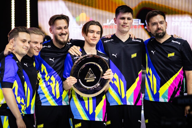 ФОТО. Кубок Esports World Cup прикрасили написом українською мовою