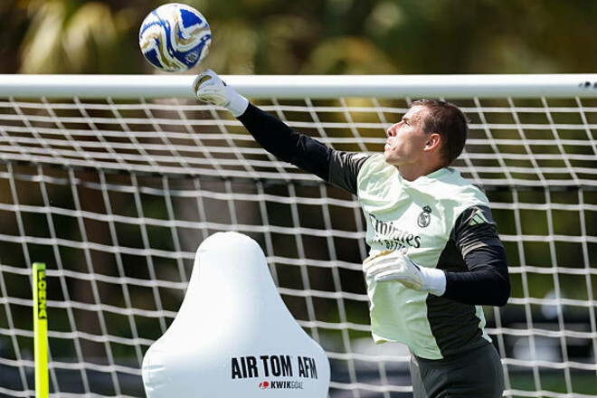 Реал хотів продати 9 гравців, включаючи Луніна. Усі відмовилися йти