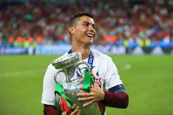 Рівно 22 роки тому Роналду вперше вийшов на поле у футболці Португалії