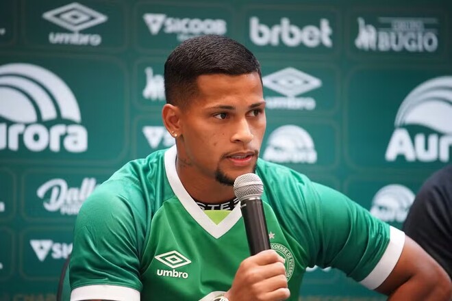 Відомий український клуб змушений віддати футболіста через борги