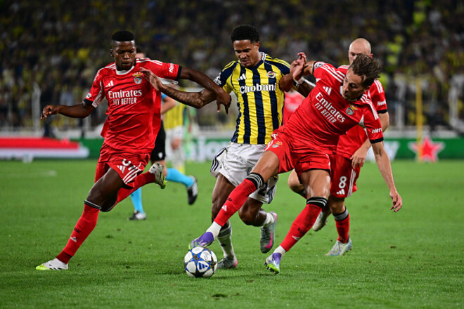 Бенфика с Трубиным вдесятером удержала ничью в игре Q4 ЛЧ против Фенербахче