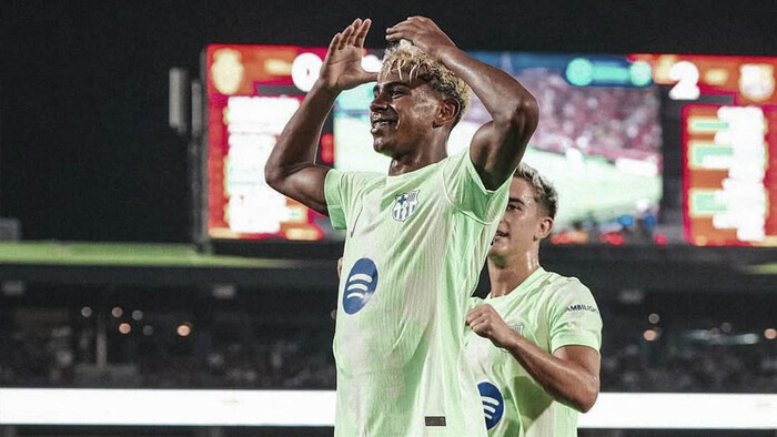 ФОТО. Лідер Барселони випадково засвітив свою нову дівчину. Вона – зірка