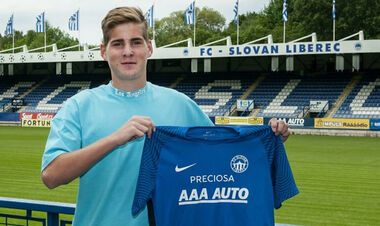 В Польше организовали трансфер украинского полузащитника в чемпионат Англии