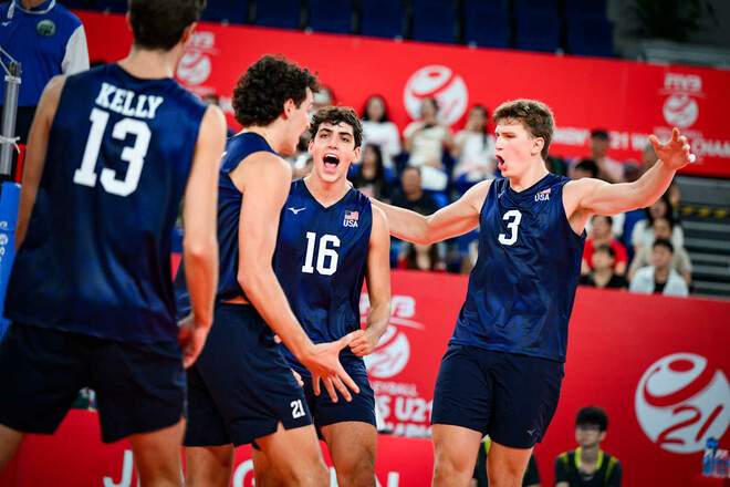 США стартовали разгромной победой на чемпионате мира U21 по волейболу