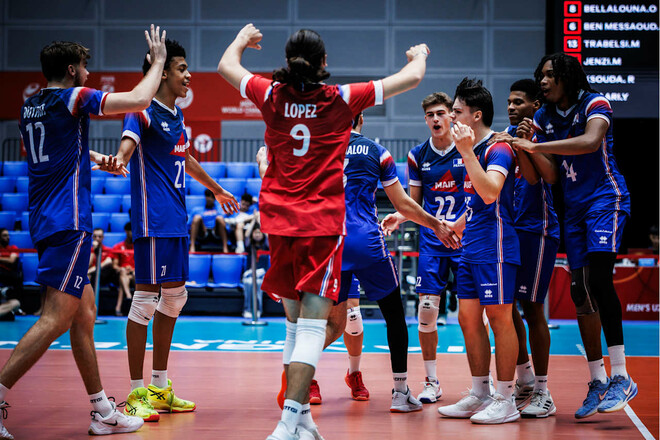 ЧМ U21 по волейболу. Фавориты турнира закрыли матч сухой победой