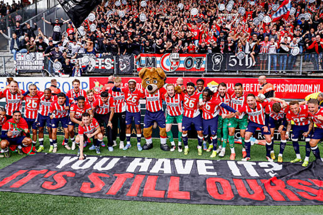 ПСВ стал чемпионом Нидерландов, совершив уникальный камбэк