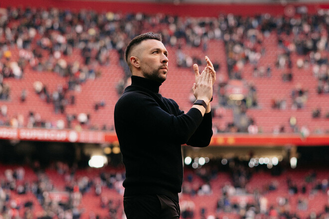 ОФІЦІЙНО. Фаріолі залишив посаду головного тренера Аякса