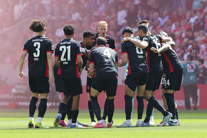 ВИДЕО. Оккупировали заправку. Как Айнтрахт отпраздновал выход в ЛЧ