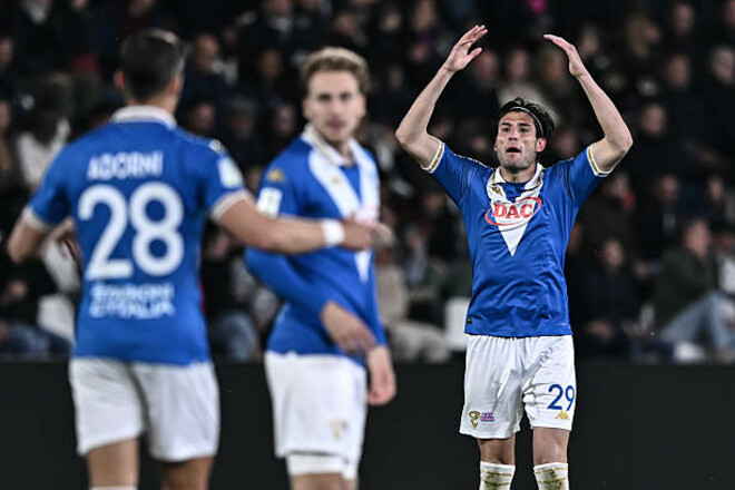 Отобрали четыре балла. В чемпионате Италии перенесли матч плей-офф