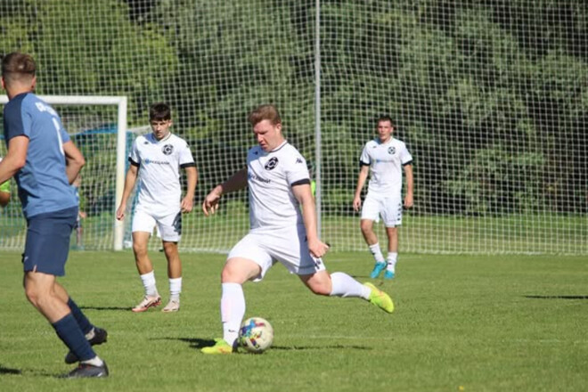 Карбон і Інгулець проводять матч 1/32 фіналу Кубка України. Стартові склади