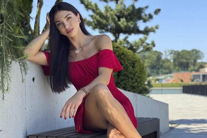 ФОТО. Украинская футбольная телеведущая разделась и навела шуму