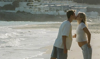 ВИДЕО. Футболист Барселоны во второй раз стал отцом. Получил подзатыльники