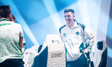 Falcons вырвали победу над MOUZ и вышли в полуфинал турнира