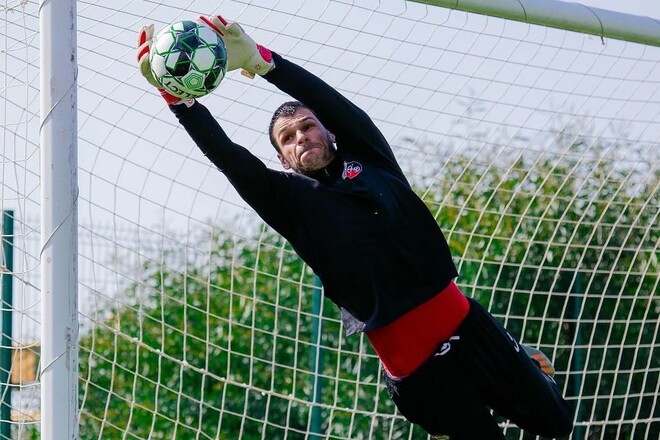 Відомий український голкіпер вирішив призупинити кар'єру