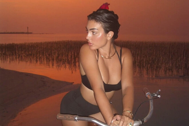 ФОТО. Невеста Роналду снова впечатлила своими формами. Огонь