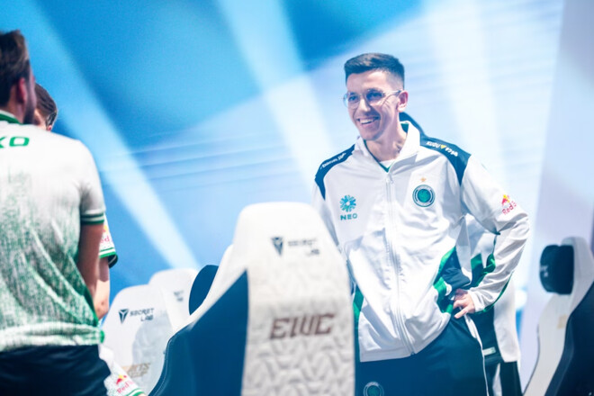 Falcons вырвали победу над MOUZ и вышли в полуфинал турнира