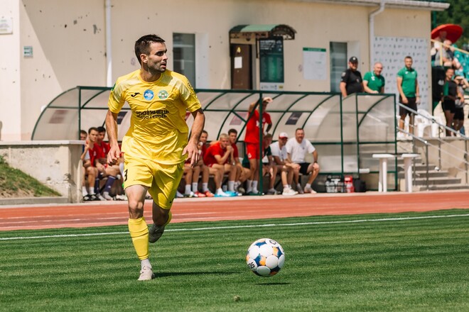 Гірник-Спорт та Тростянець проводять матч Кубка України. Стартові склади