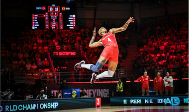 Чемпионы Европы с легкостью победили на старте ЧМ по волейболу.