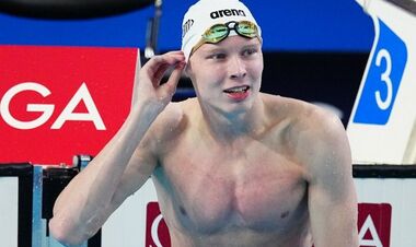 ВИДЕО. Как Никита Шеремет выиграл ЧМ-2025 по плаванию среди юниоров