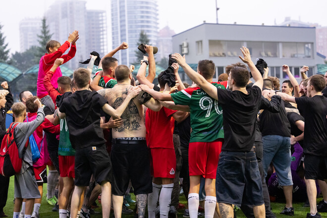 ВИДЕО. Эмоционально. Как Локомотив праздновал победу в Кубке с ультрасом