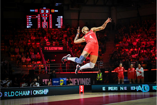 Чемпионы Европы с легкостью победили на старте ЧМ по волейболу.