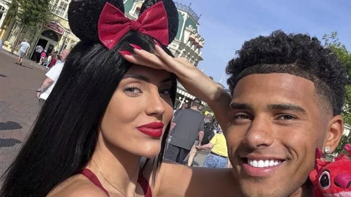 ФОТО. Футболіст Шахтаря розважається у Діснейленді. З вагітною дружиною