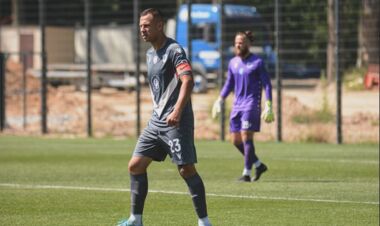 Нива Вінниця та ЮКСА проводять матч Кубка України. Стартові склади