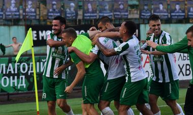 Опубліковані стартові склади на матч Пенуел – Карпати в Кубку України