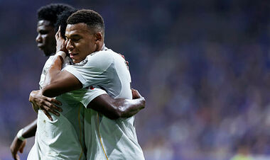 ВИДЕО. Мбаппе закрыл рот Винисиусу, спасая его от второй желтой