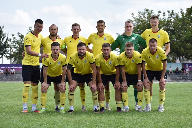 Колос Полонне та Нафтовик проводять матч Кубка України. Стартові склади