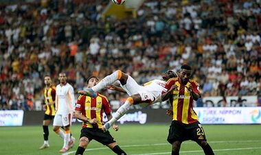 Осимхен и Сане помогли Галатасараю разгромить Кайсериспор