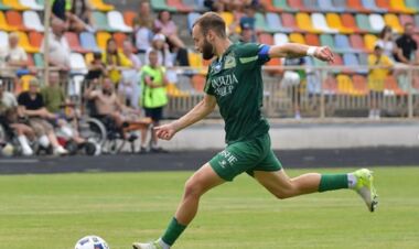 Реал Фарма и Нива Тернополь проводят матч Кубка Украины. Стартовые составы