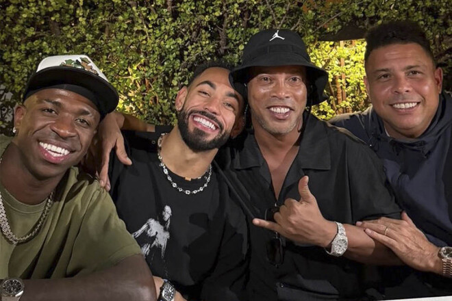 ВІДЕО. Що сказав Роналдіньйо новачку Манчестер Юнайтед після трансферу?