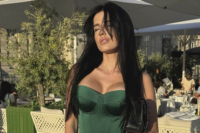 ФОТО. Дружина футболіста УПЛ похизувалася підтягнутими сідницями в Парижі