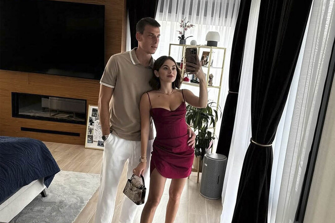 ФОТО. Андрея Лунина «арестовали». Жена показала снимок